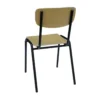 Das Bild zeigt einen klassischen, funktionalen Stuhl mit einer minimalistischen Designästhetik. Die Sitzfläche und die Rückenlehne bestehen aus einem hellen Holzmaterial, das mit schwarzen Metallbeinen kombiniert wird. Die Holzplatten sind mit sichtbaren Schrauben an den Metallrahmen befestigt, was dem Stuhl einen einfachen, industriellen Look verleiht. Der Stuhl ist robust und eignet sich gut für den Einsatz in verschiedenen Umgebungen, sei es im Büro, in öffentlichen Einrichtungen oder in einem modernen Wohnraum.